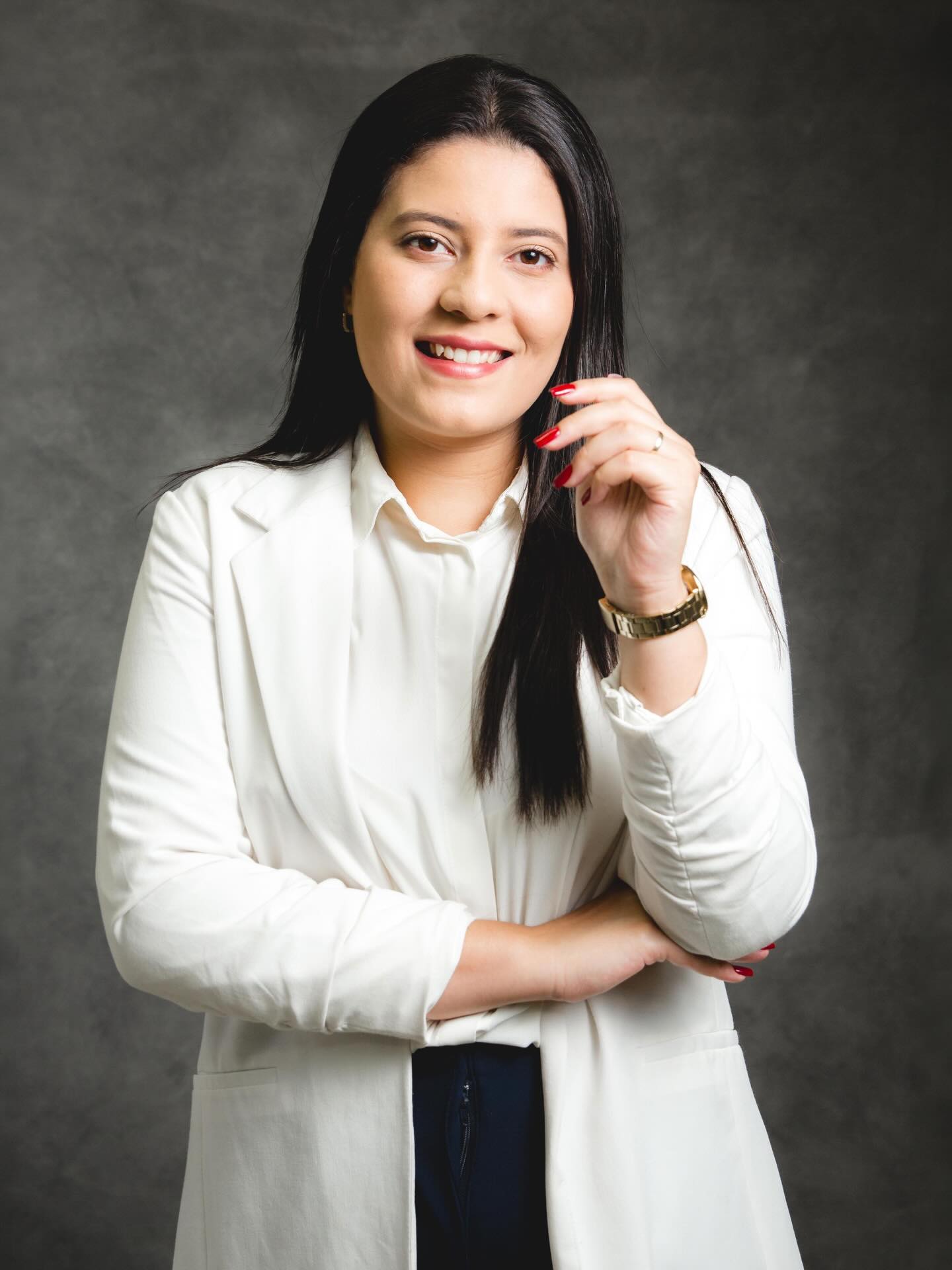 Retrato profissional da advogada Anna Rita Guastini Cassão